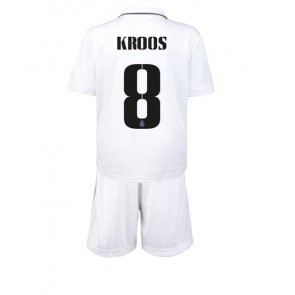 Real Madrid Toni Kroos #8 kläder Barn 2022-23 Hemmatröja Kortärmad (+ korta byxor)